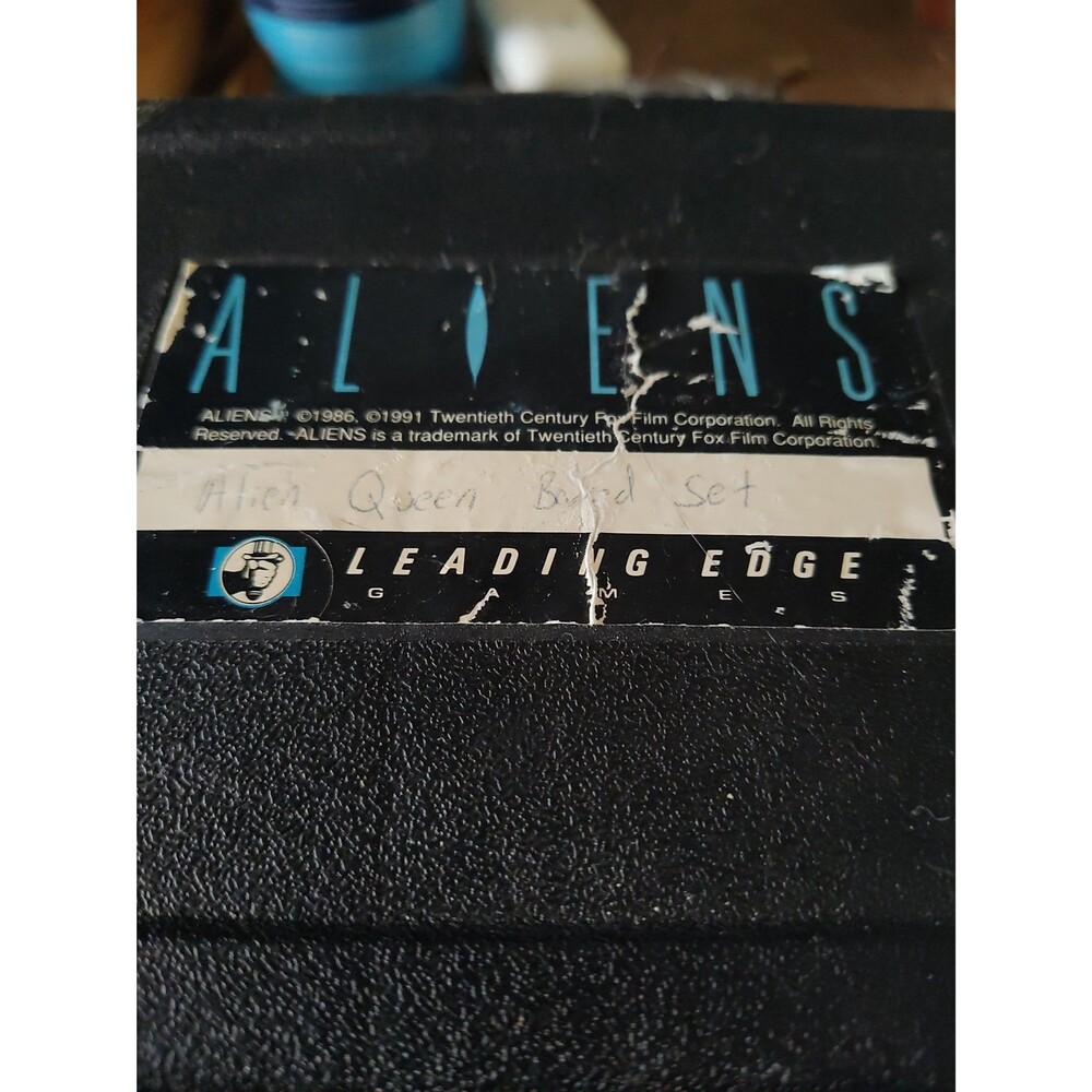 Leading edge games vintage Aliens Queen pewter mini set in original case.